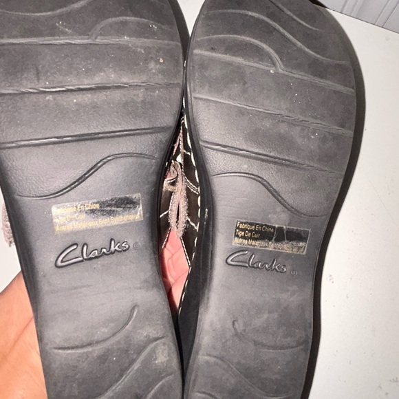 Clarks Brown Sandals with Floral Cutout Design - Picture 4 of 5